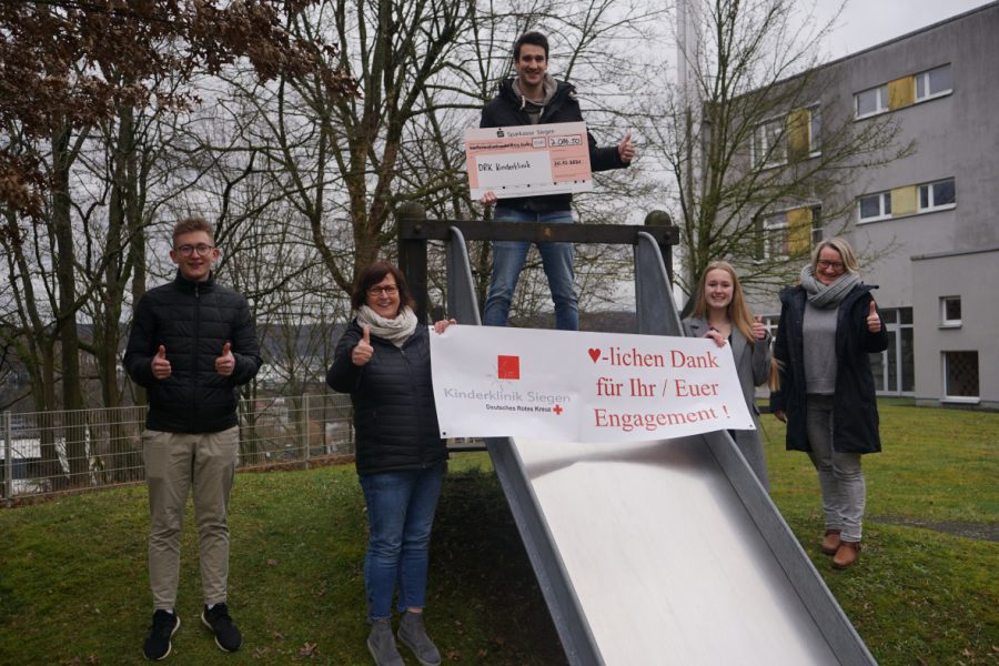 Übergabe Spendenscheck Kinderklinik Nikolaus-Aktion SV 2021