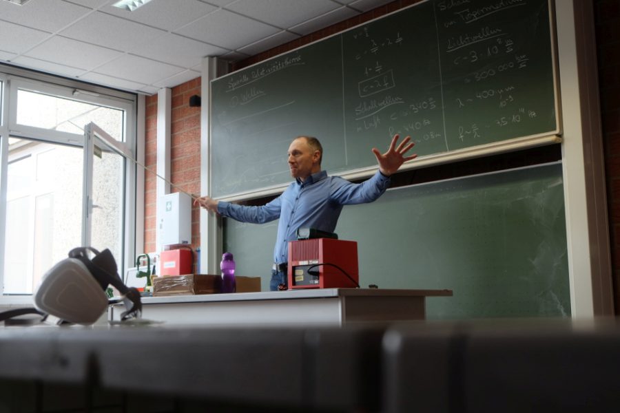 rent-a-prof_3-24_01 rent-a-prof_3-24_01